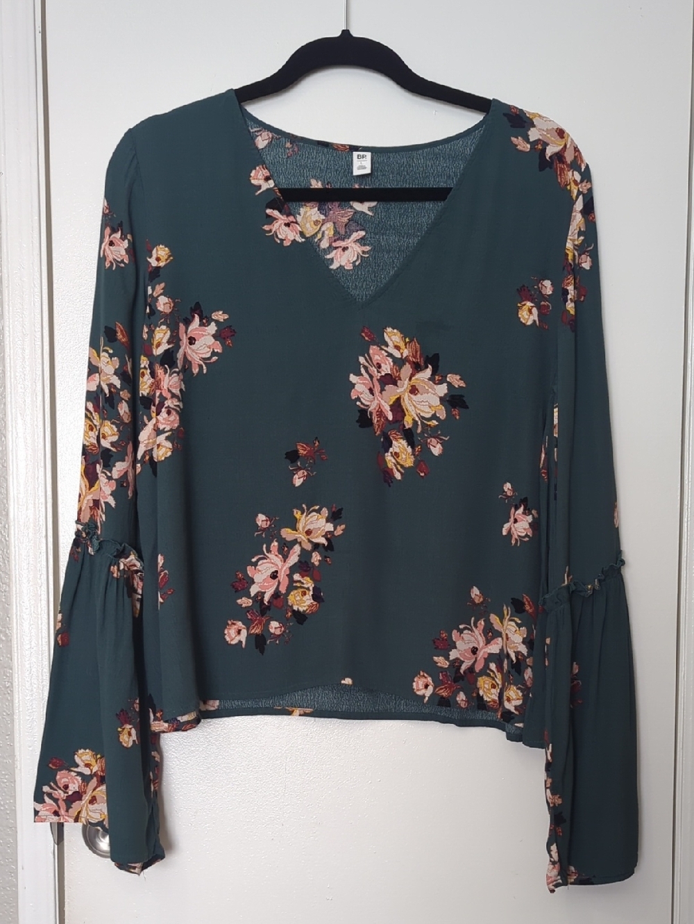 bp Green Floral V-Neck Bell Sleeve Blouse Size Large